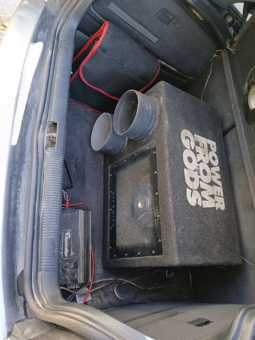 Музика с усилвател за кола