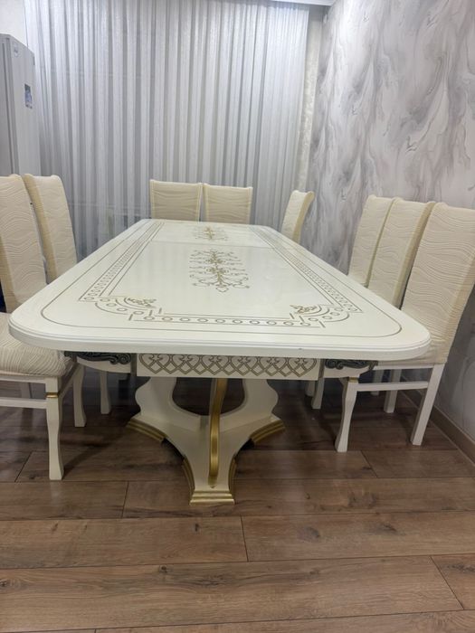 Продам стол для гостинной