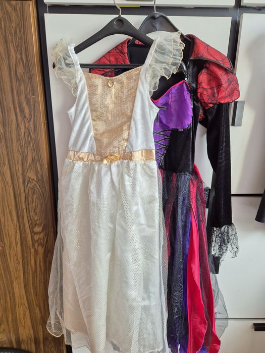 Костюм на вещица и костюм на ангел