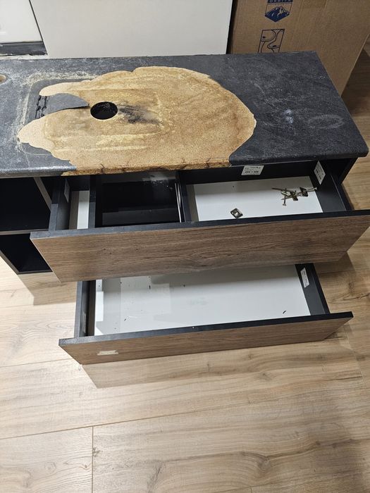 Шкаф подвесной в ванную комнату