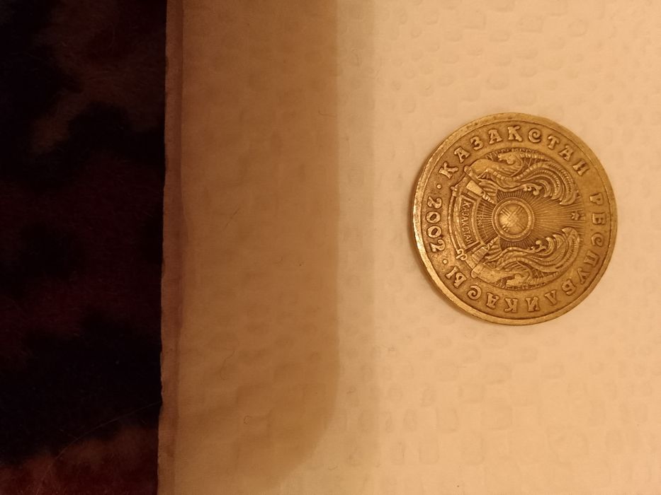 Монета редкая брак 10 тенге