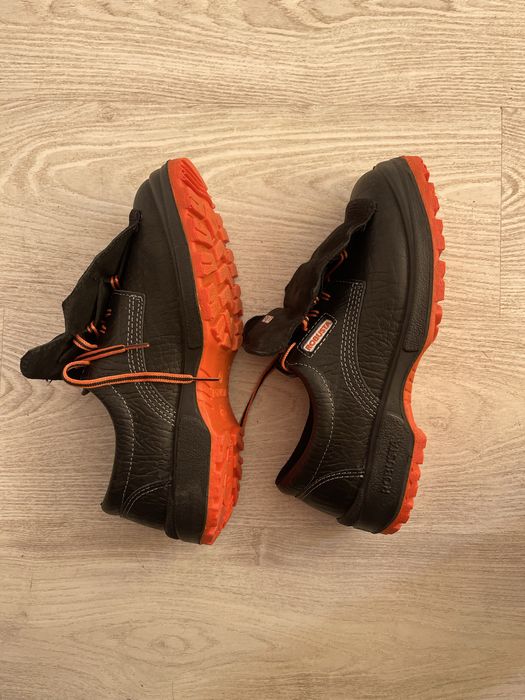 Bocanci de protectie nou,nefolosit