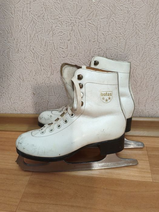 Продам коньки детские фигурные