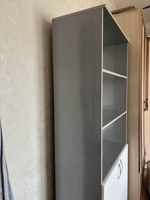 Продается шкаф в хорошем состояни……………………………………………………………………………………………..