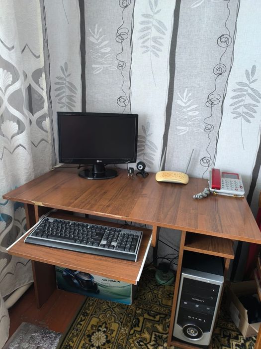 Продам компьютерный стол и компьютер