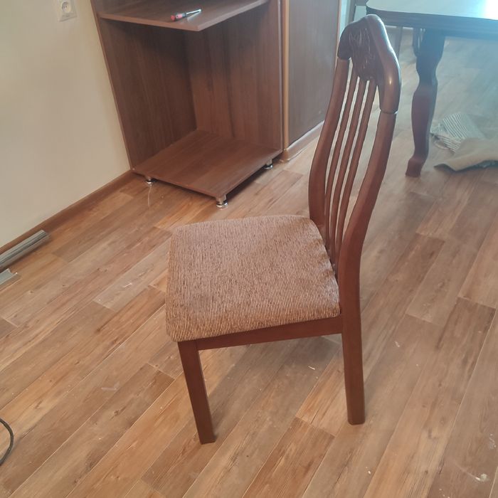 Продам стулья классические