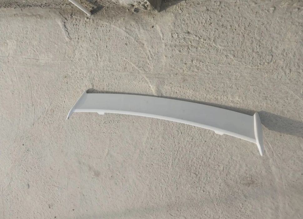 Spoyler mashina uchun