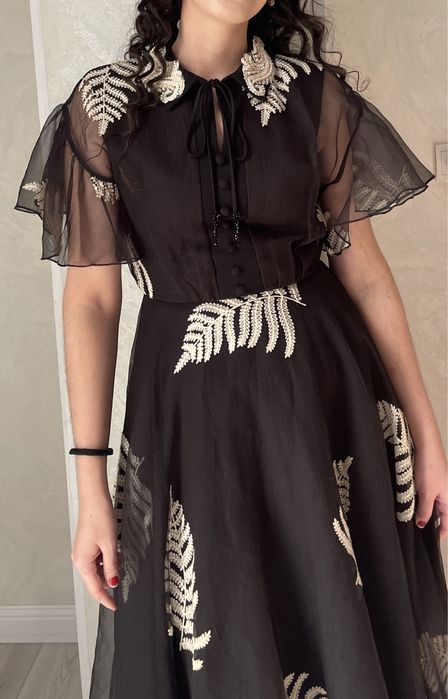 Женская одежда платья……………….