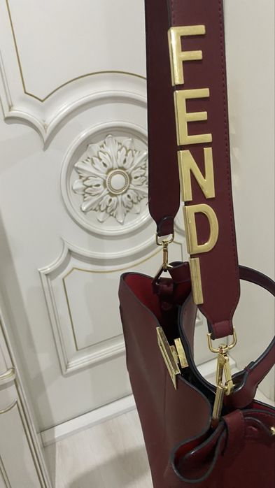 Сумка фенди б/у из эко кожи