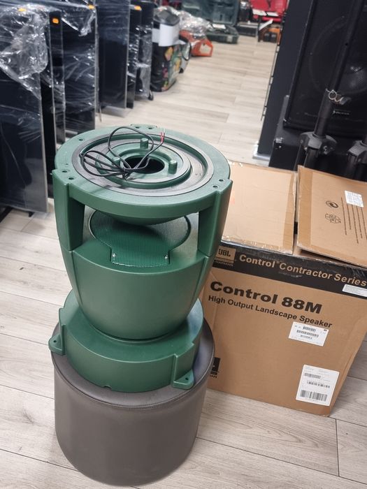 Amanet F28: Boxa de gradina JBL Control 88M