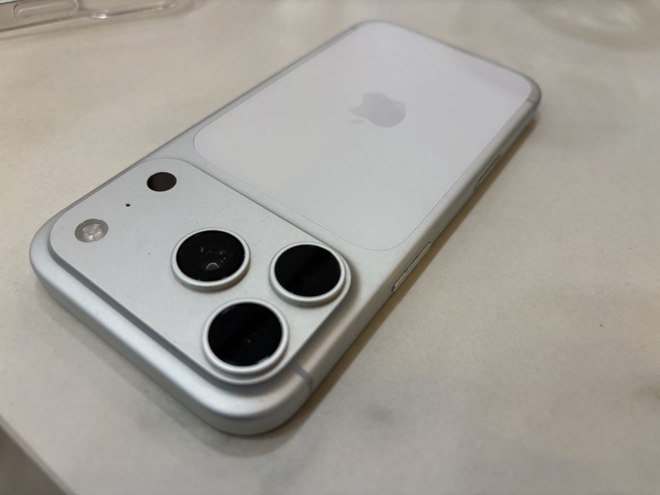 iPhone 17 PRO сив