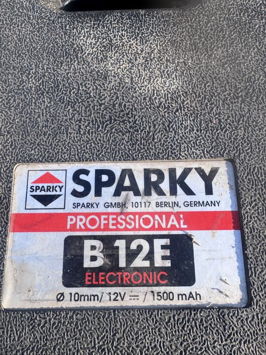 Шуруповерт в коробке