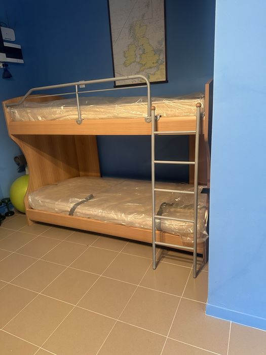 Pat supraetajat Mobexpert din lemn masiv,cu saltele