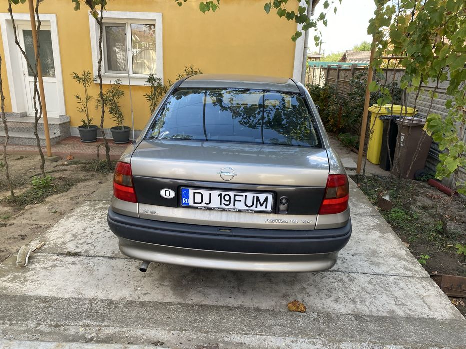 Opel Astra F berlina