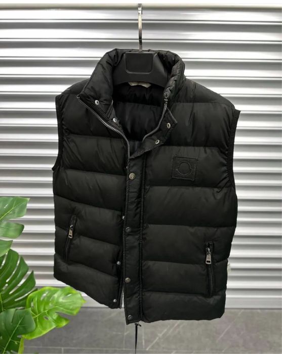 Жилетки Moncler