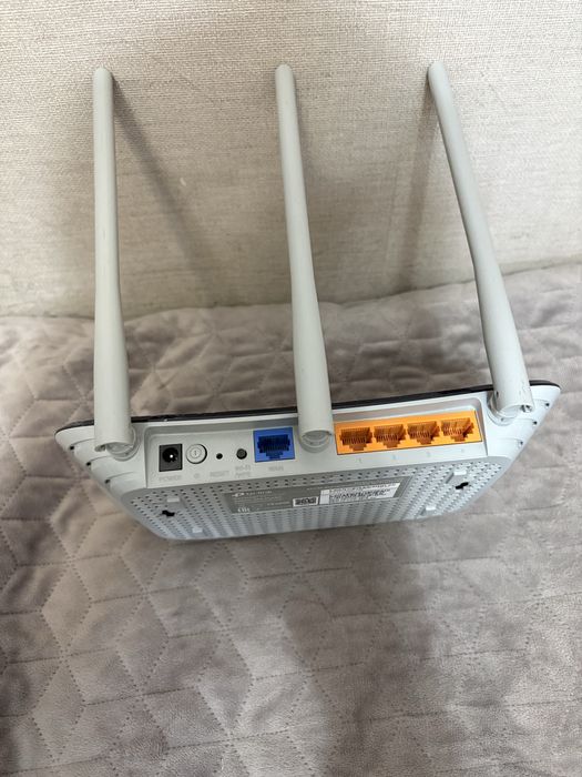 Продам интернет роутер