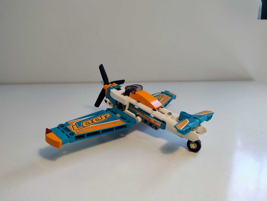 Lego Tehnic avion de acrobație