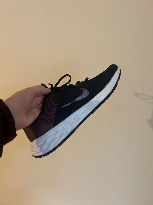 Маратонки NIKE 42 номер