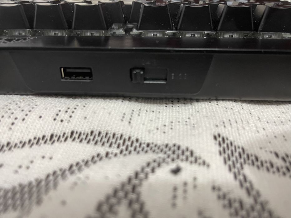 Tastatura gaming corsair k65 rgb rapidfire