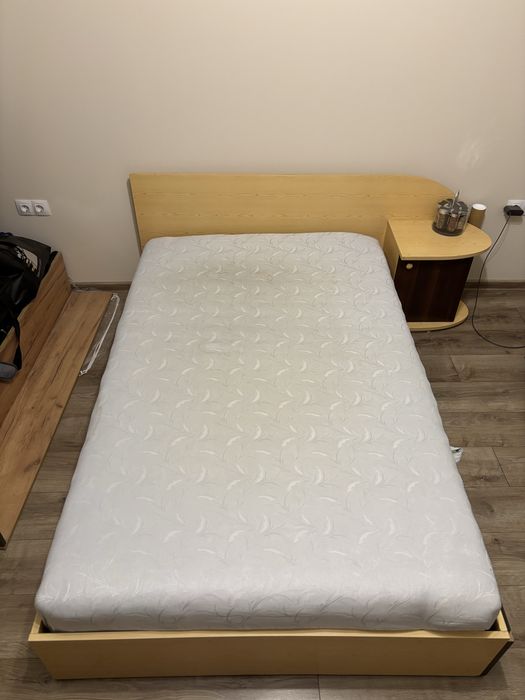 Легло с повдигащ механизъм