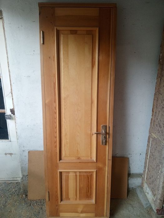 Taxta eshiklar sotiladi