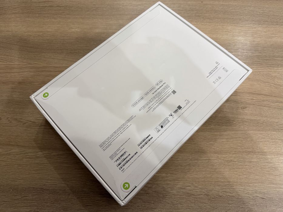 Продам Macbook pro 14 m5 новый