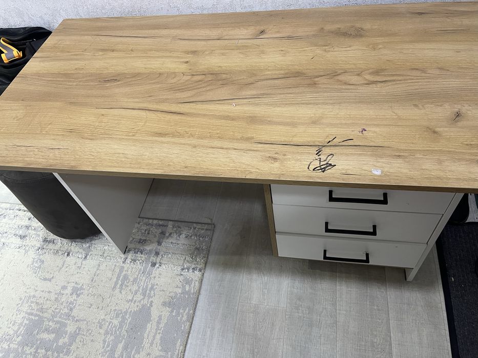 Продам письменный стол.