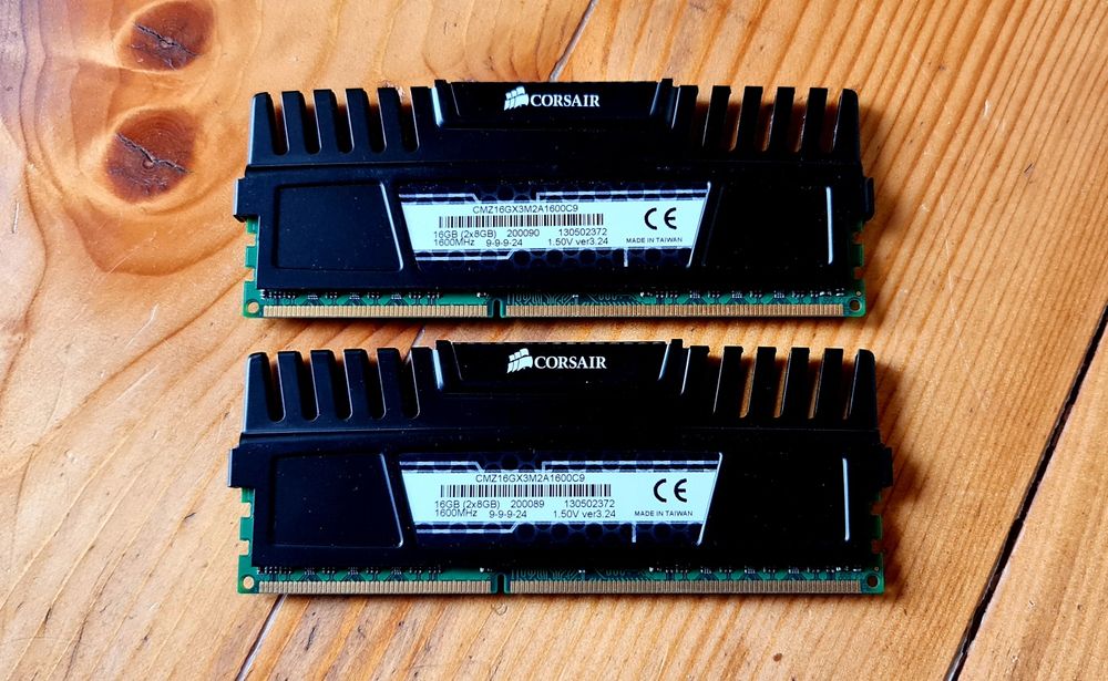 16GB RAM DDR3 1600MHz CL9 1.5v Corsair Vengeance