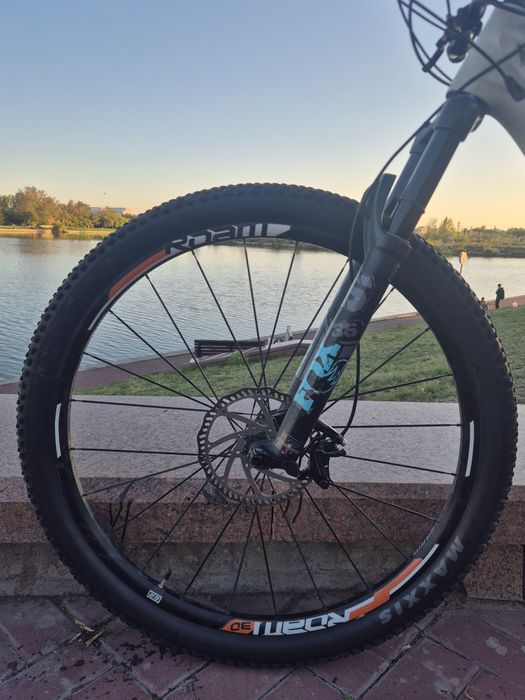 yt izzo size L carbon