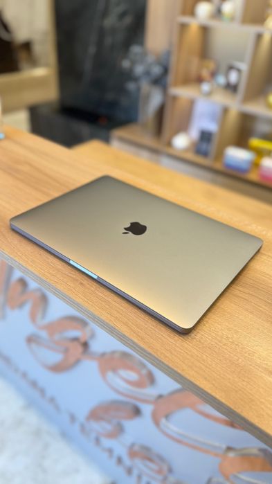 MacBook Pro 13”, i7 / 16GB RAM / 256 GB SSD