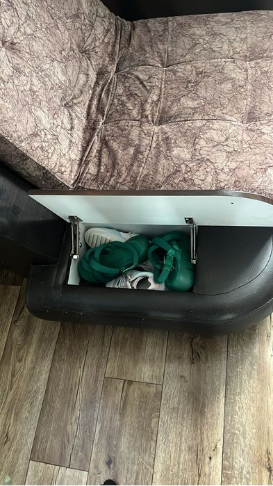 Продам диван в хорошем состоянии.