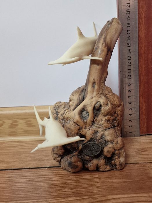 Скулптура на акули чук на Джон Пери от 1973г