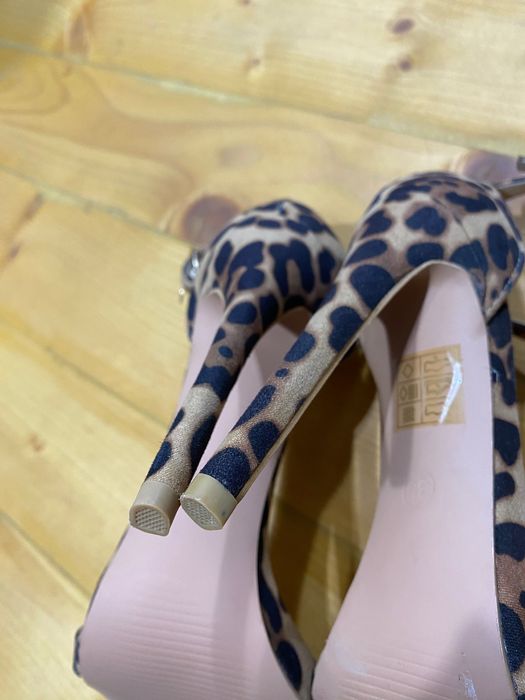 Нови велурени сандали с леопардов принт Shoe Aquarium