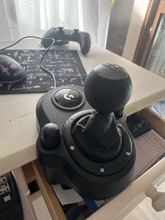 Volan Logitech 923SE( special edition) +pedale+schimbator logitech