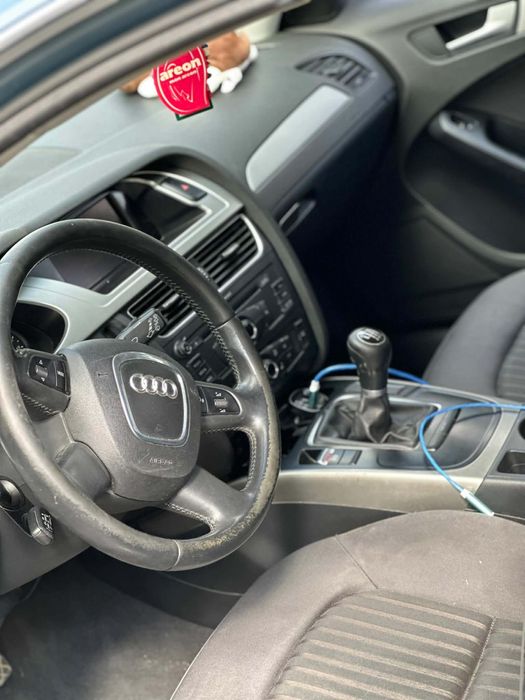 Audi  A4. b8 2.0 D vand / schimb