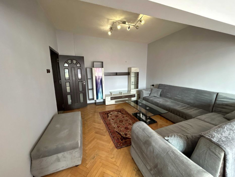 Продава/Дава под наем четиристаен апартамент зад Съвета в град Димитровград