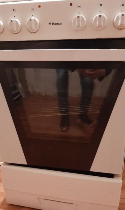 Срочно продам электро. плиту Hansa