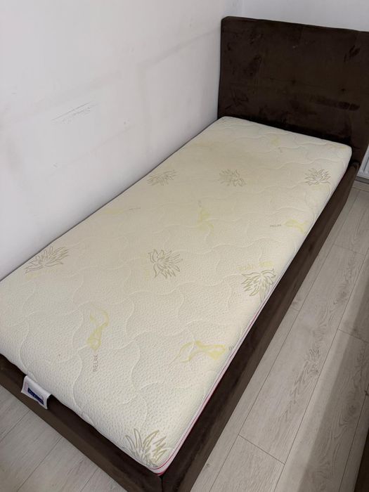 Pat tapitat de o persoana 90x200cm.