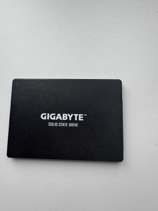 Продам  новый  накопитель  SSD 120ГБ
