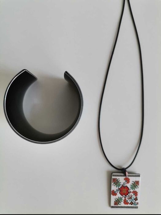 Комплект от колие и гривна с мотив шевица