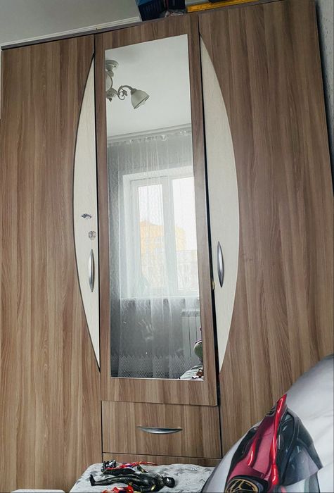 Шкаф двухдверный