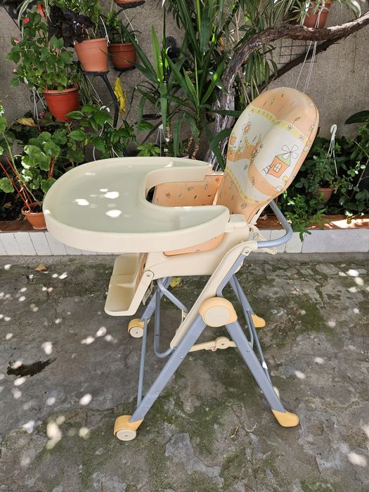 Scaun copil servit masa