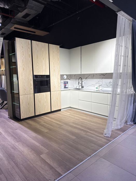 Продам угловую кухню