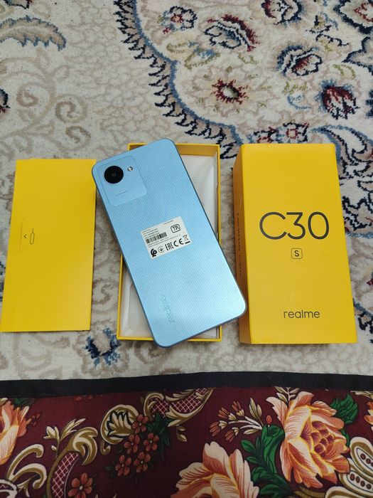 Budjetniy telefon Realme C30s