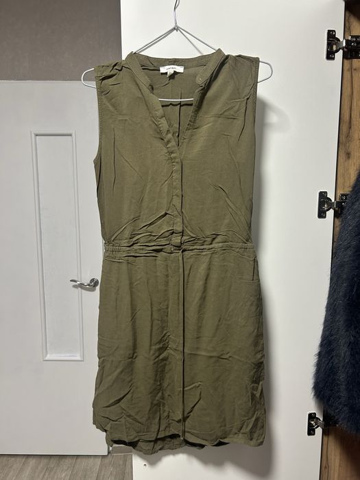 Продаю комбез хаки цвет