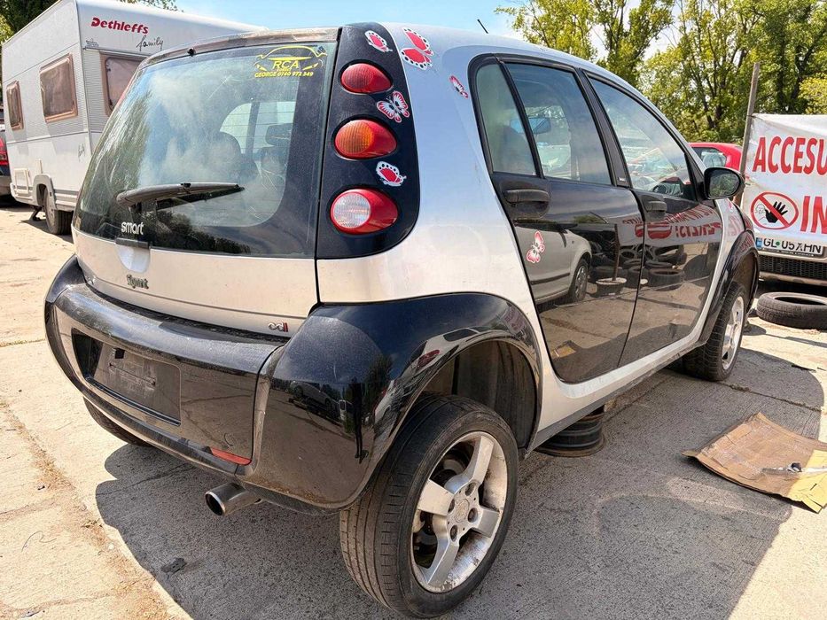 Dezmembrez SMART FORFOUR 2005 1.5 dCI Cod Motor  OM 639.939