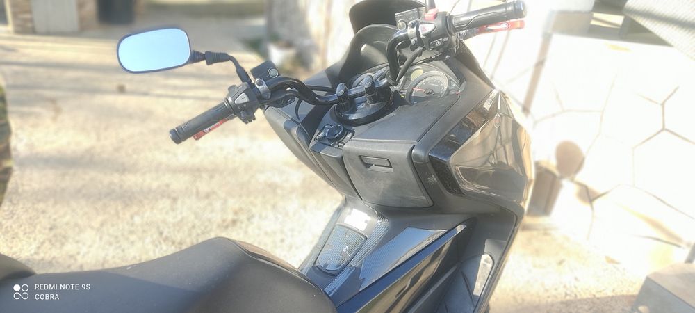 Продавам Хонда Форца