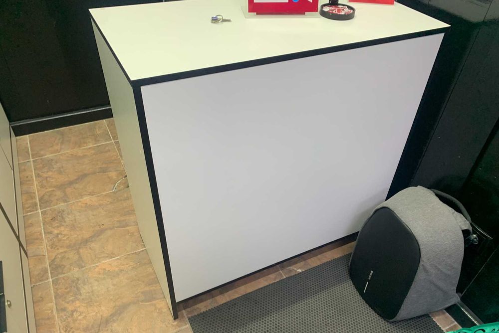 Продаю Шкафы с остеклением