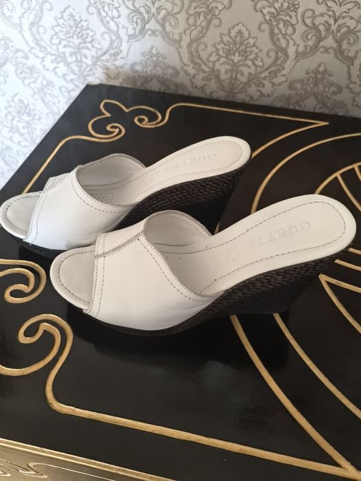 Продам босоножки женские