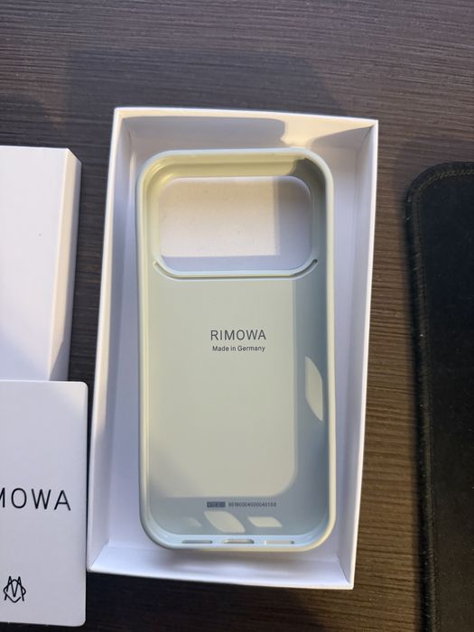 Husa iPhone 17 pro RIMOWA
